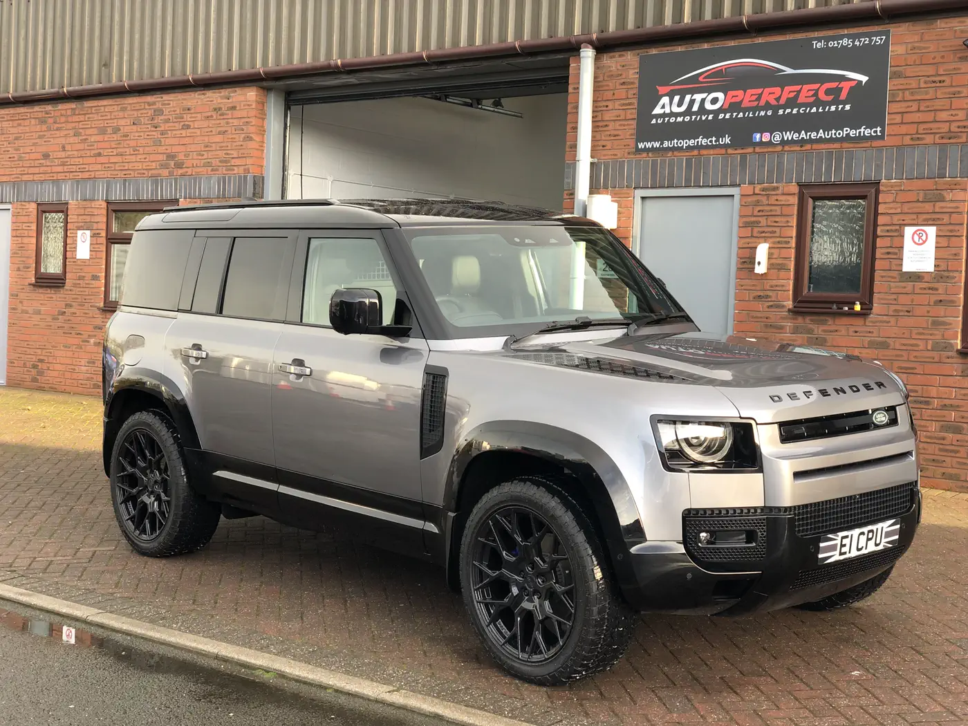 Land Rover Defender with plastics painted gloss black, AutoPerfect Stone